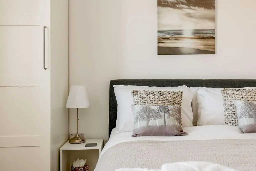 Modern 1 Bed, Close To Beach And Highstreet-1